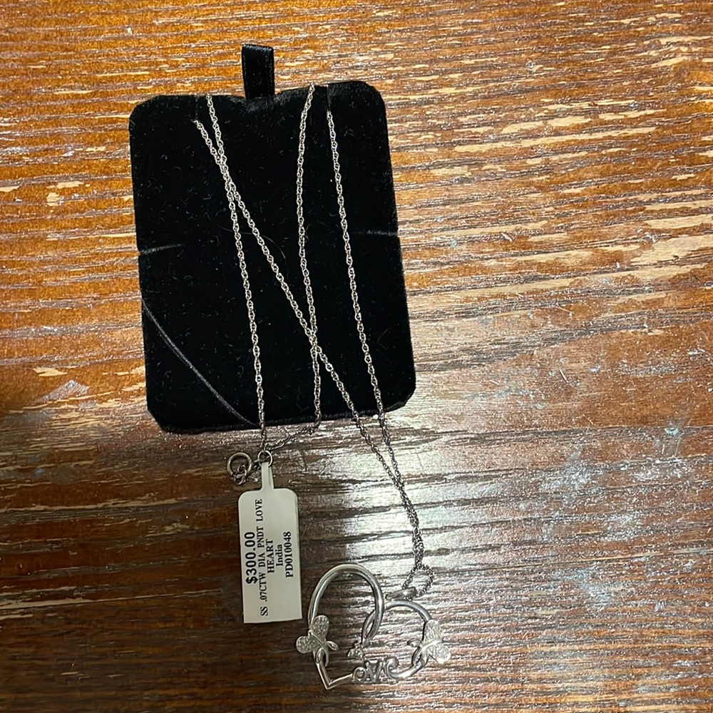 Brand new necklace still in box